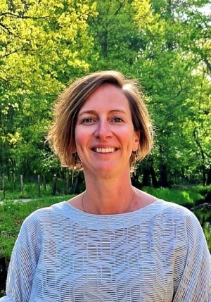 Dr. Julie Vanden Bulcke